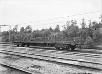 167526 Afbeelding van de 4-assige rongenwagen NS 89219 (type HTS, serie NS 89201-89250) van de N.S. op het emplacement ...